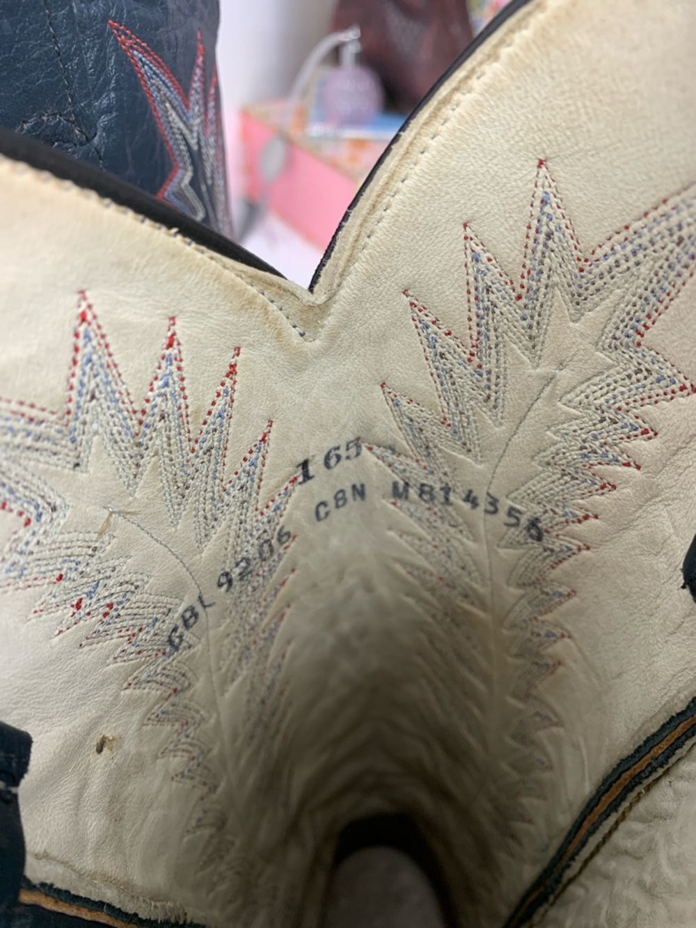 Two-Tone Vintage Western Boots - Picture 6 of 9